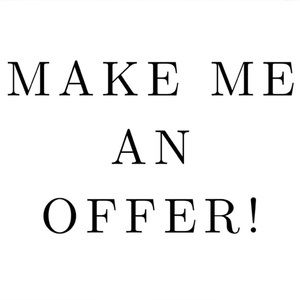 Welcome to my closet, it will be a pleasure if someone made an offer! Thanks!🌸